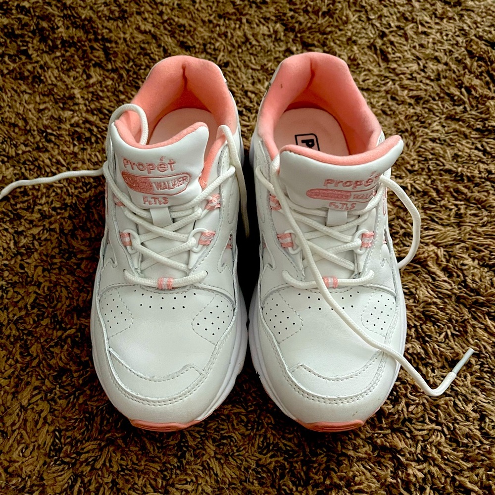 Women’s Size 5.5 Wide Propet Stability Walker